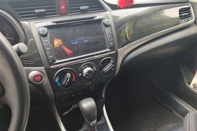 Used Honda Crider 2013 1.8L automatic luxury edition Audio And AC Panel