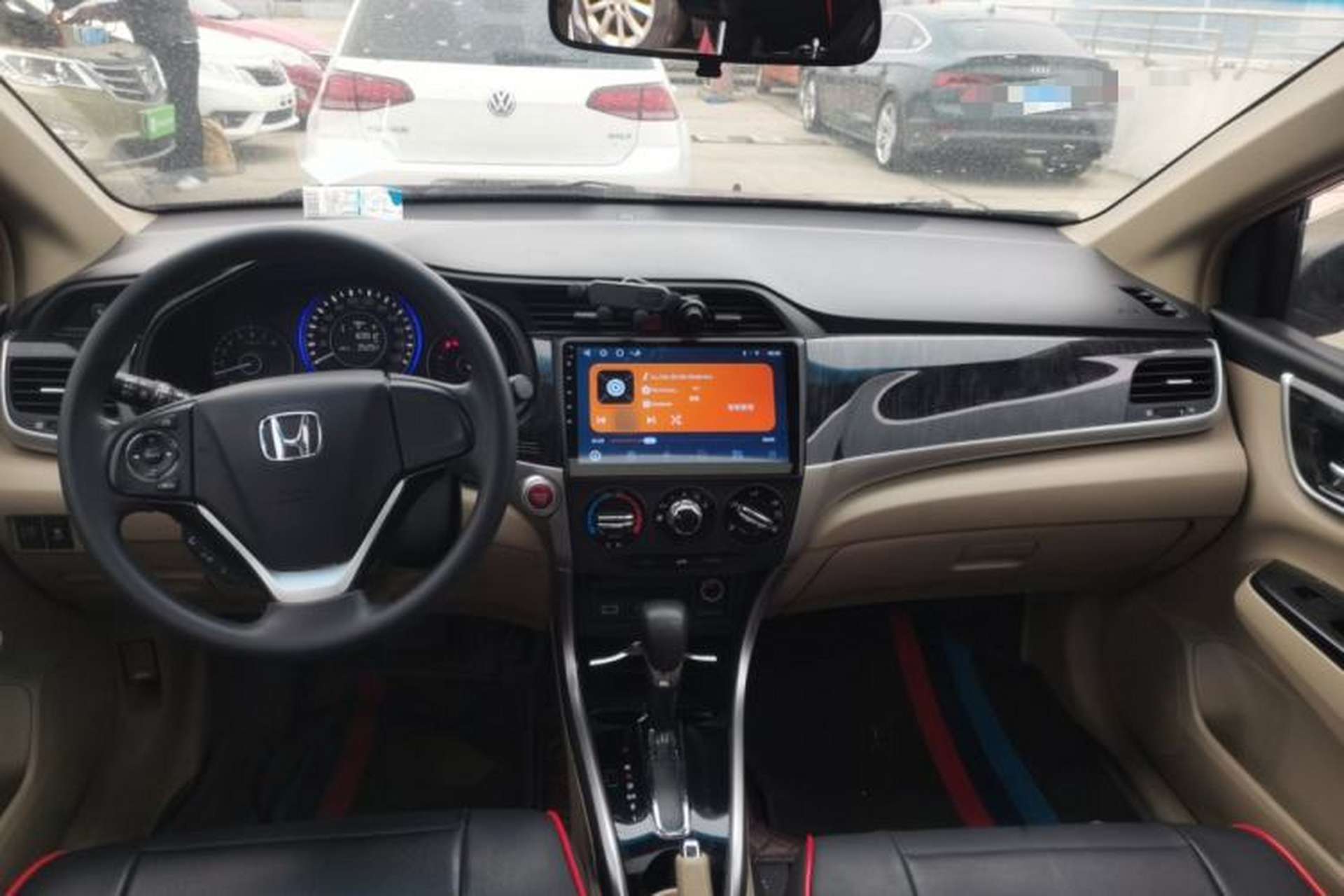 Used Honda Crider 2013 1.8L automatic luxury edition Center Console