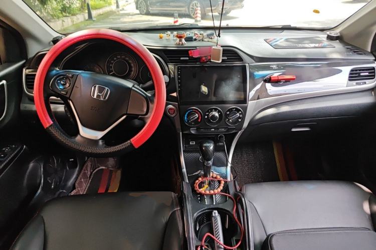 Used Honda Crider 2013 1.8L automatic luxury edition Center Console
