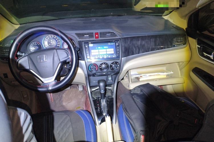Used Honda Crider 2013 1.8L automatic comfort version Center Console