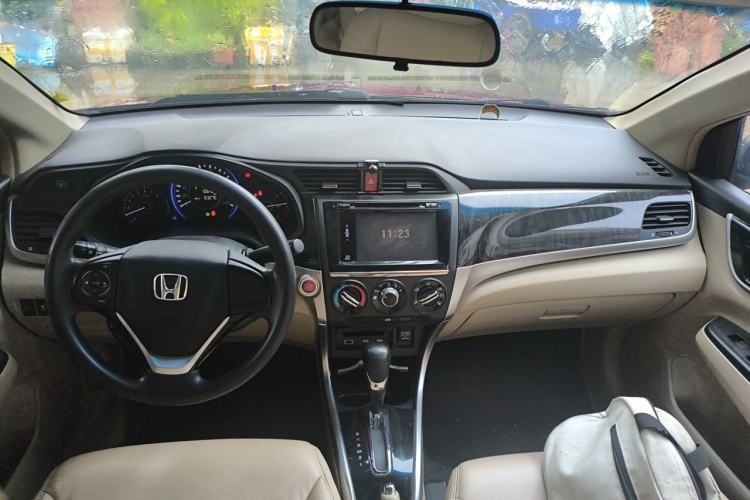 Used Honda Crider 2013 1.8L automatic luxury edition Center Console
