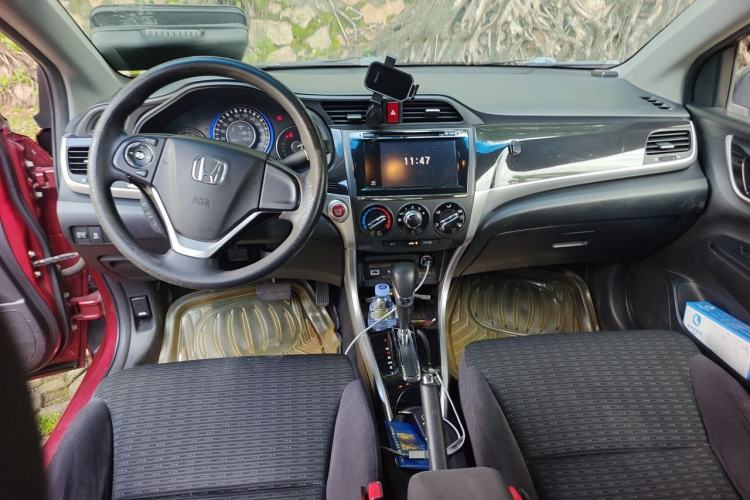 Used Honda Crider 2013 1.8L automatic luxury edition Center Console
