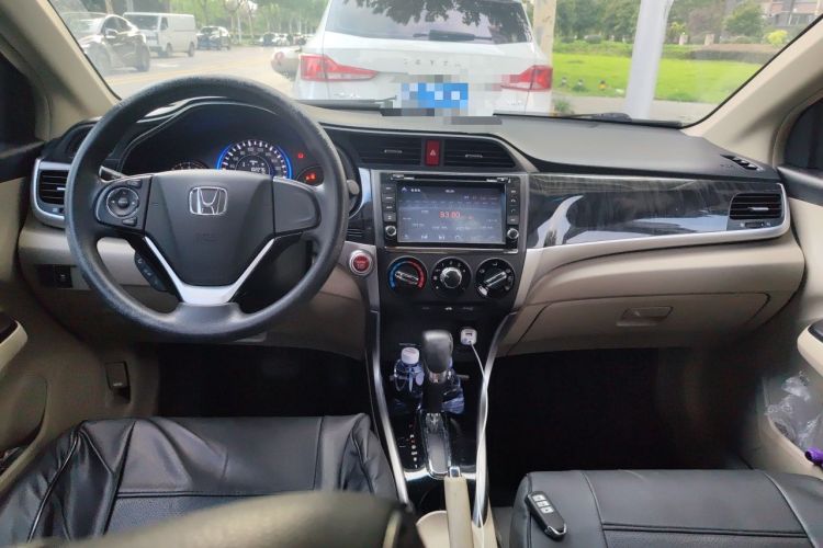 Used Honda Crider 2013 1.8L automatic luxury edition Center Console