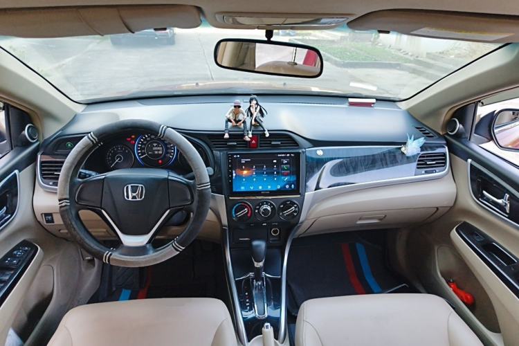 Used Honda Crider 2013 1.8L automatic comfort version Center Console
