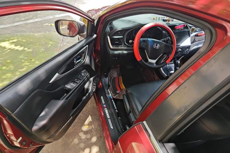 Used Honda Crider 2013 1.8L automatic luxury edition Driver Seat
