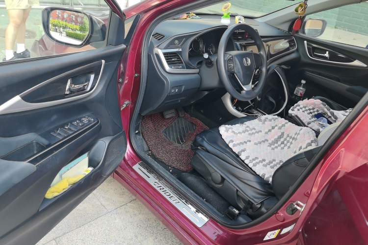 Used Honda Crider 2013 1.8L automatic luxury edition Driver Seat