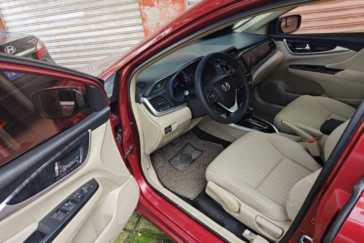 Used Honda Crider 2013 1.8L automatic luxury edition Driver Seat