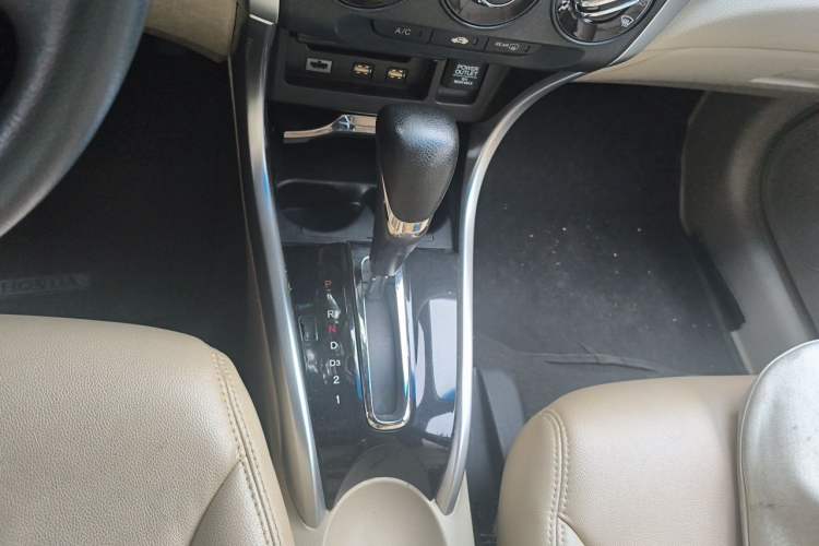 Used Honda Crider 2013 1.8L automatic luxury edition Gear Lever