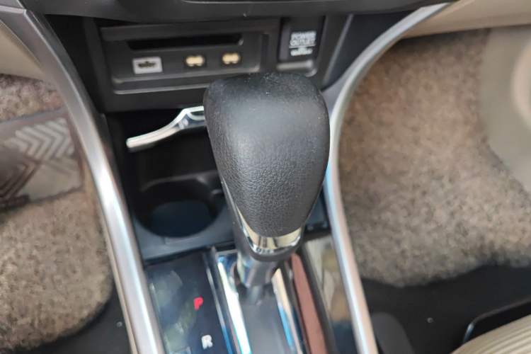 Used Honda Crider 2013 1.8L automatic luxury edition Gear Lever