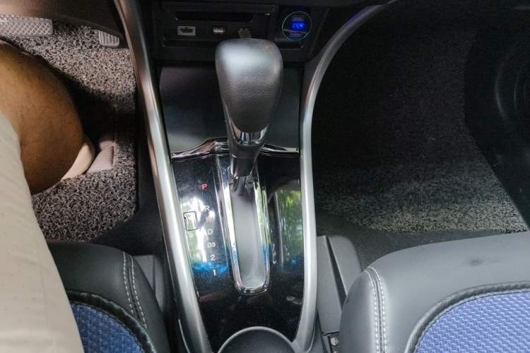 Used Honda Crider 2013 1.8L automatic luxury edition Gear Lever