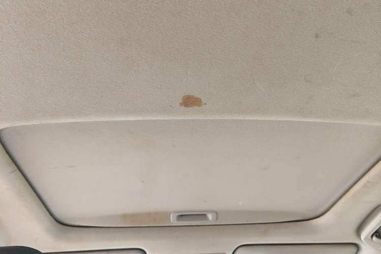 Used Honda Crider 2013 1.8L automatic luxury edition Headliner