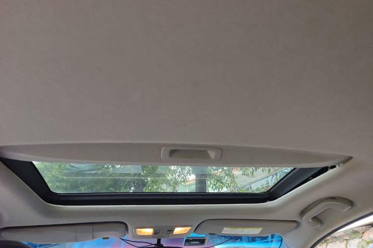 Used Honda Crider 2013 1.8L automatic luxury edition Headliner