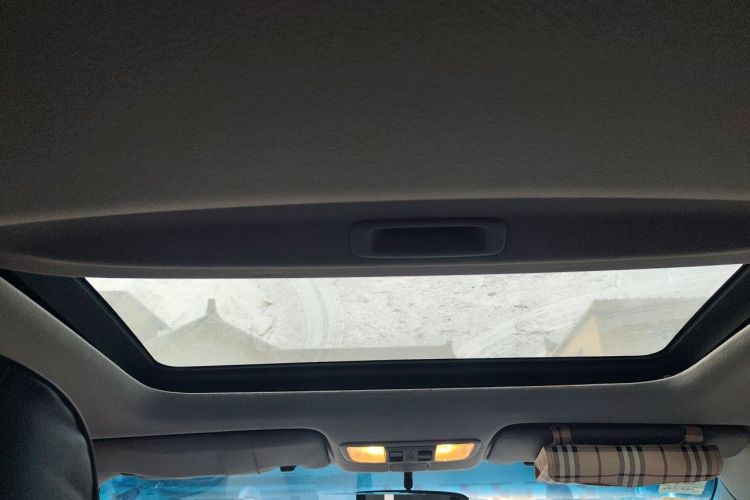 Used Honda Crider 2013 1.8L automatic luxury edition Headliner