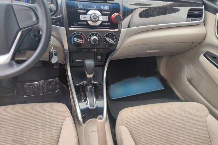 Used Honda Crider 2013 1.8L automatic comfort version Interior 1