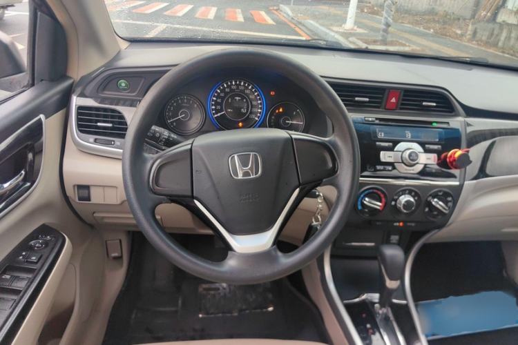 Used Honda Crider 2013 1.8L automatic comfort version Interior 4