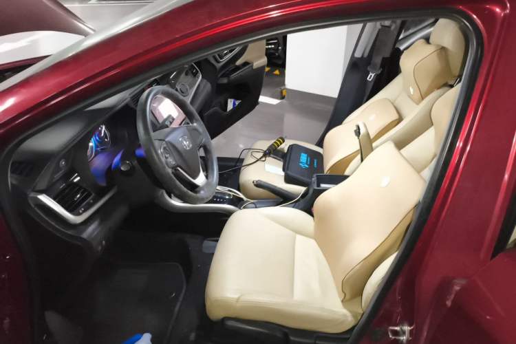 Used Honda Crider 2013 1.8L automatic luxury edition Left Front Seat