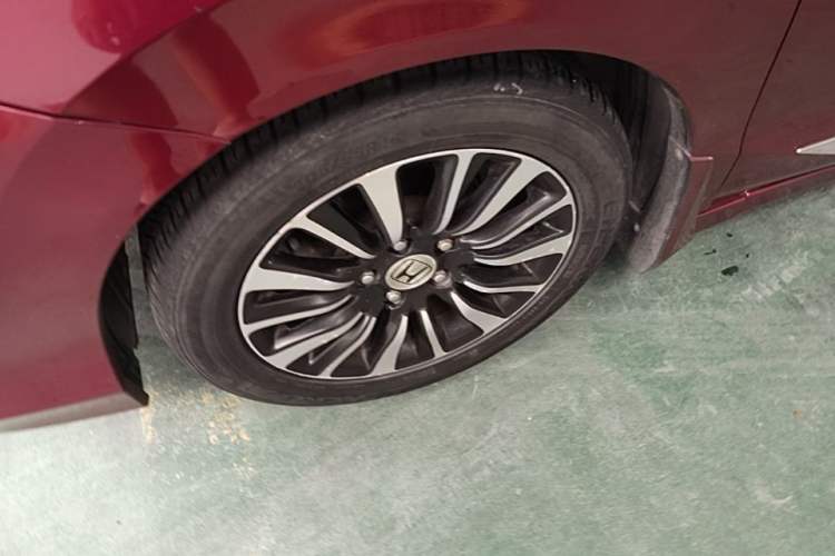 Used Honda Crider 2013 1.8L automatic comfort version Left Front Wheel Hub