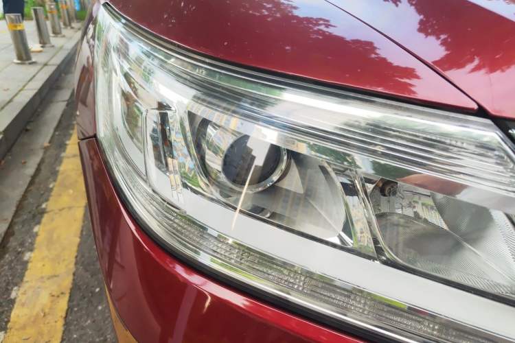 Used Honda Crider 2013 1.8L automatic luxury edition Right Front Headlight