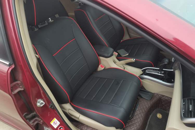 Used Honda Crider 2013 1.8L automatic luxury edition Right Front Seat