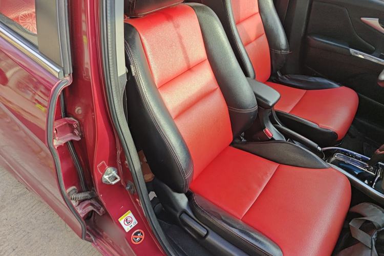 Used Honda Crider 2013 1.8L automatic luxury edition Right Front Seat