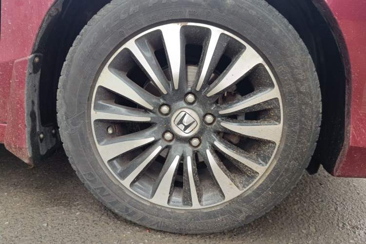 Used Honda Crider 2013 1.8L manual Comfort version Right Front Wheel Hub