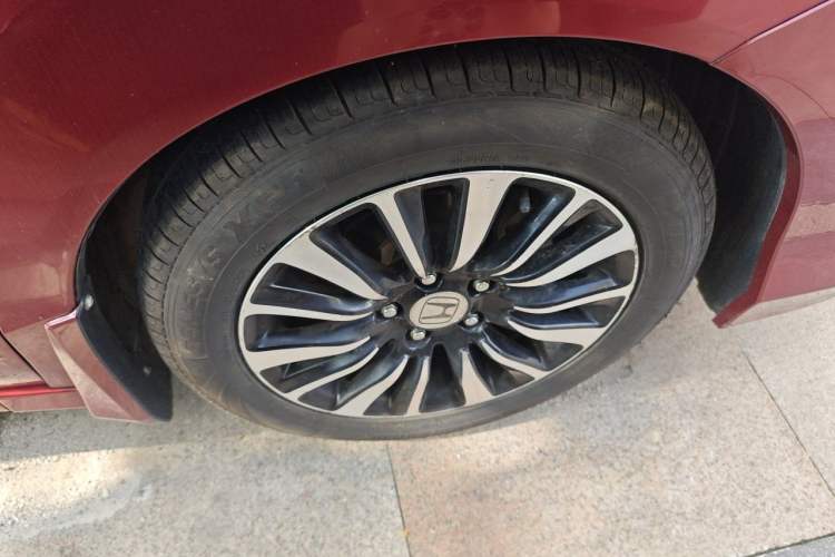 Used Honda Crider 2013 1.8L automatic comfort version Right Front Wheel Hub
