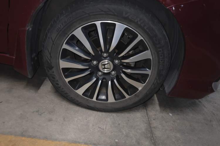 Used Honda Crider 2013 1.8L automatic comfort version Right Front Wheel Hub