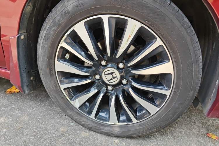 Used Honda Crider 2013 1.8L automatic luxury edition Right Front Wheel Hub