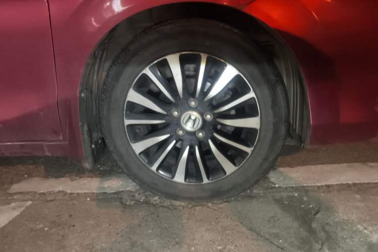 Used Honda Crider 2013 1.8L automatic comfort version Right Front Wheel Hub