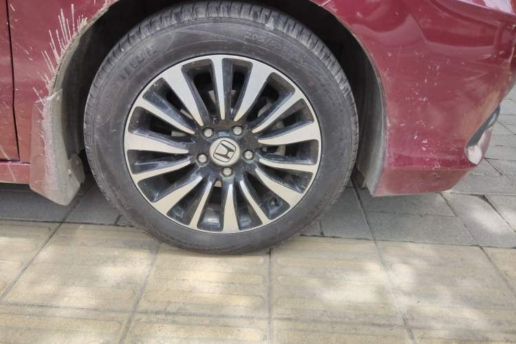 Used Honda Crider 2013 1.8L automatic luxury edition Right Front Wheel Hub