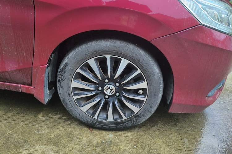 Used Honda Crider 2013 1.8L automatic luxury edition Right Front Wheel Hub