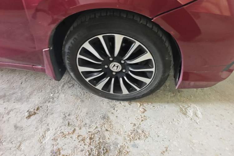 Used Honda Crider 2013 1.8L automatic luxury edition Right Front Wheel Hub
