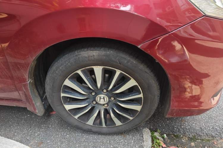 Used Honda Crider 2013 1.8L automatic comfort version Right Front Wheel Hub