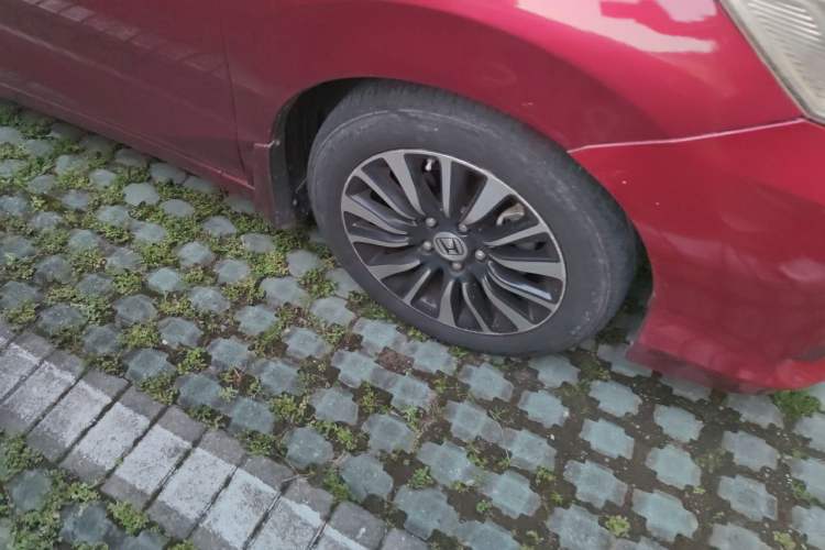 Used Honda Crider 2013 1.8L automatic comfort version Right Front Wheel Hub
