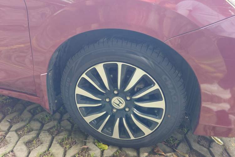 Used Honda Crider 2013 1.8L automatic luxury edition Right Front Wheel Hub