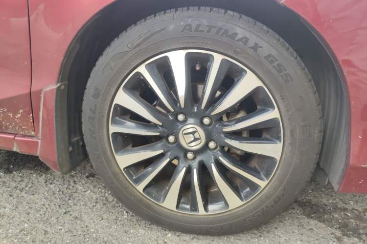 Used Honda Crider 2013 1.8L automatic luxury edition Right Front Wheel Hub