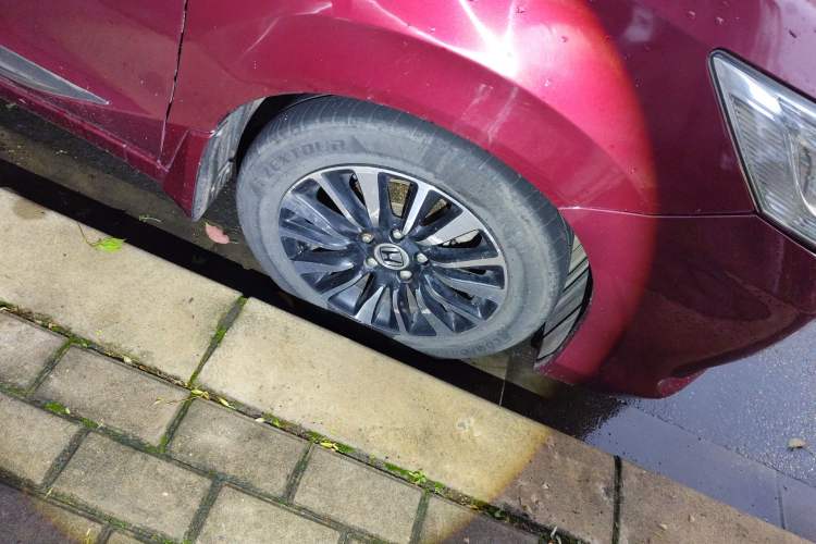 Used Honda Crider 2013 1.8L automatic comfort version Right Front Wheel Hub