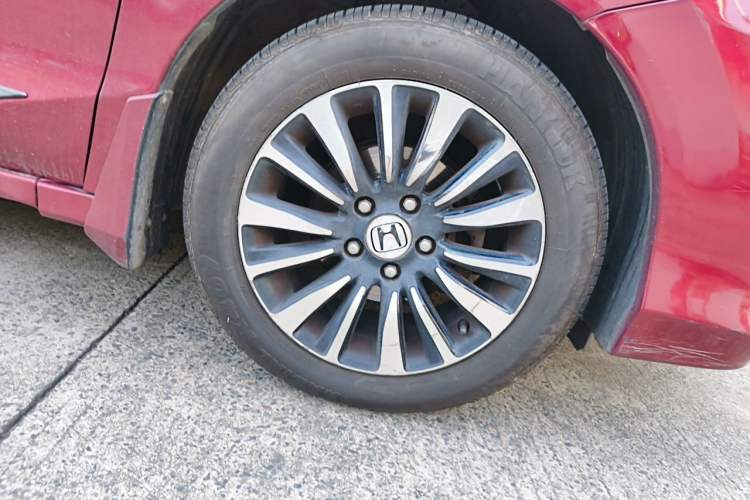 Used Honda Crider 2013 1.8L automatic comfort version Right Front Wheel Hub