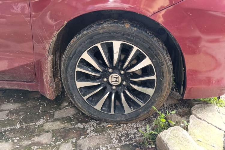 Used Honda Crider 2013 1.8L automatic comfort version Right Front Wheel Hub