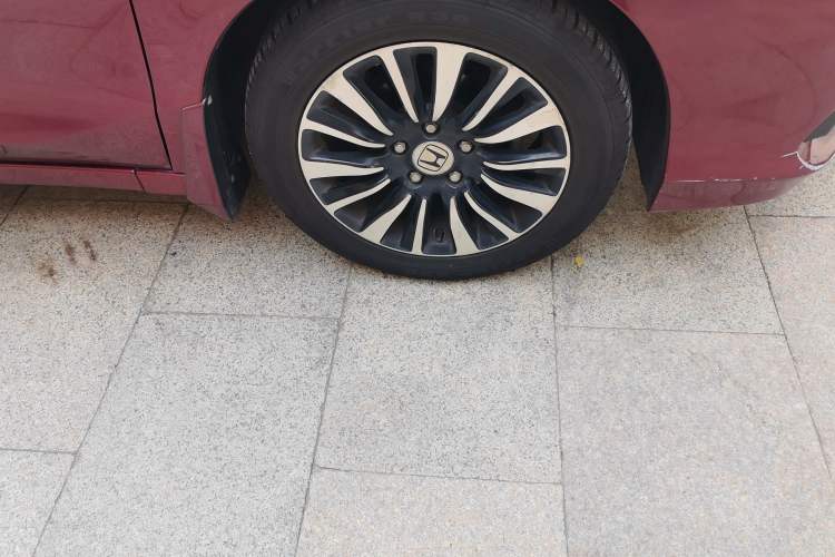 Used Honda Crider 2013 1.8L automatic luxury edition Right Front Wheel Hub