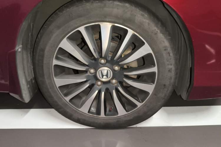 Used Honda Crider 2013 1.8L automatic luxury edition Right Front Wheel Hub