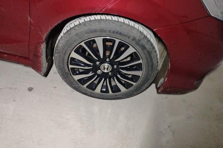 Used Honda Crider 2013 1.8L automatic luxury edition Right Front Wheel Hub