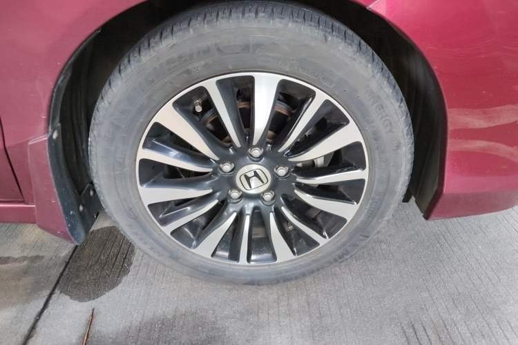 Used Honda Crider 2013 1.8L automatic luxury edition Right Front Wheel Hub