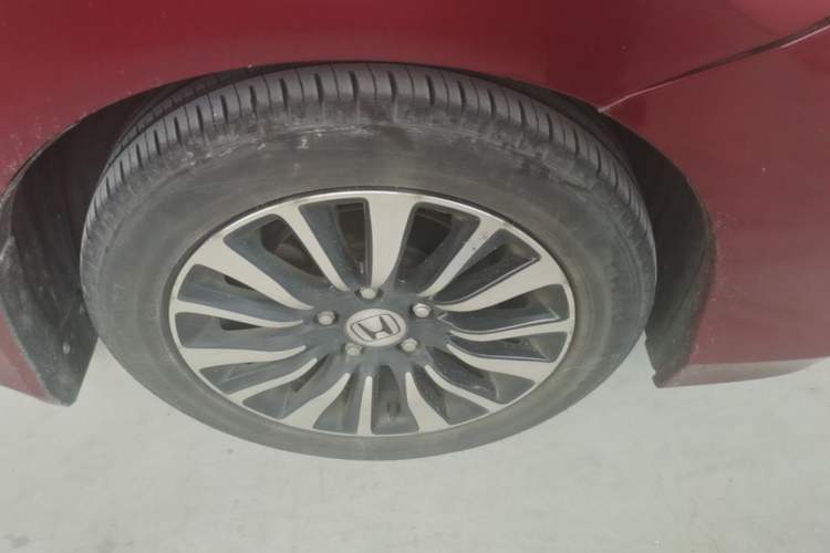 Used Honda Crider 2013 1.8L automatic comfort version Right Front Wheel Hub