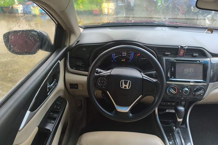 Used Honda Crider 2013 1.8L automatic luxury edition Steering Wheel