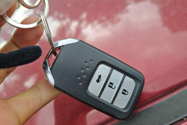 Used Honda Crider 2013 1.8L automatic luxury edition Vehicle Key