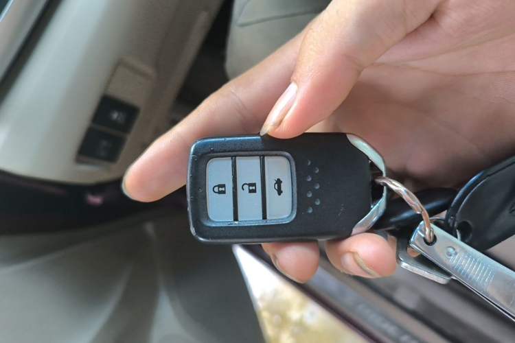 Used Honda Crider 2013 1.8L automatic luxury edition Vehicle Key