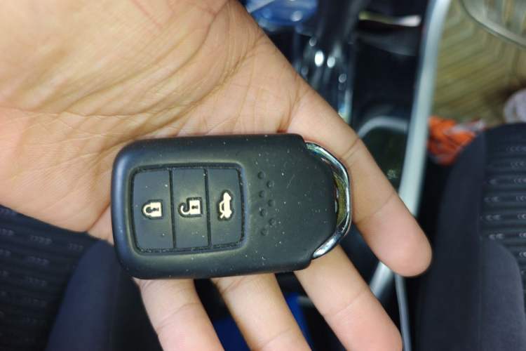 Used Honda Crider 2013 1.8L automatic luxury edition Vehicle Key