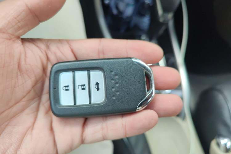 Used Honda Crider 2013 1.8L automatic luxury edition Vehicle Key