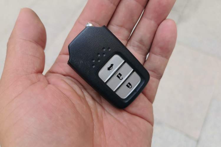 Used Honda Crider 2013 1.8L automatic luxury edition Vehicle Key